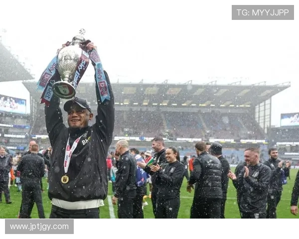 德甲提前夺冠的球队及其赛季表现解析